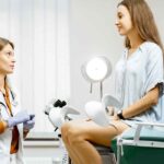 ¿Cómo se llama el médico especialista en el aparato reproductor femenino?