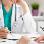 ¿Me pueden cambiar de médico de cabecera sin avisar? Conoce tus derechos