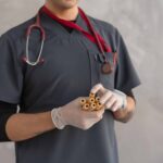 A qué médico debonacudir para hemorroides: especialista en proctología